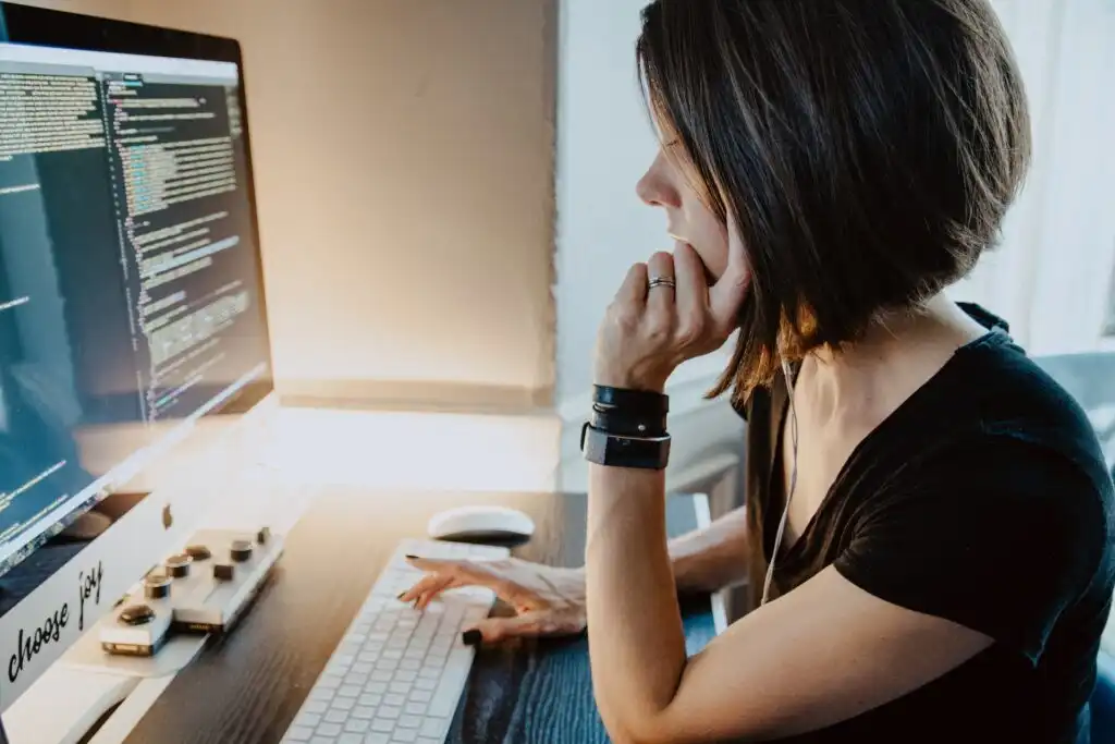 female computer science engineer